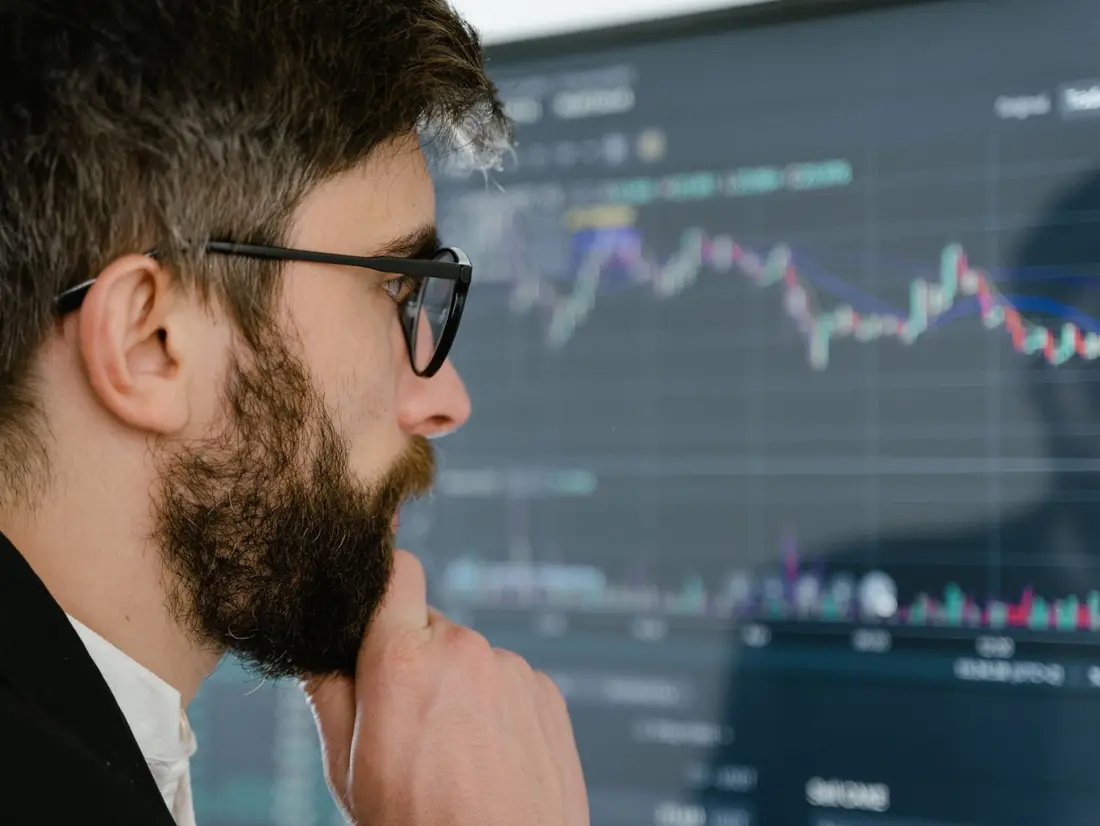 Écran de cotation Euronext Paris montrant le cours, la variation et le volume d'EssilorLuxottica.